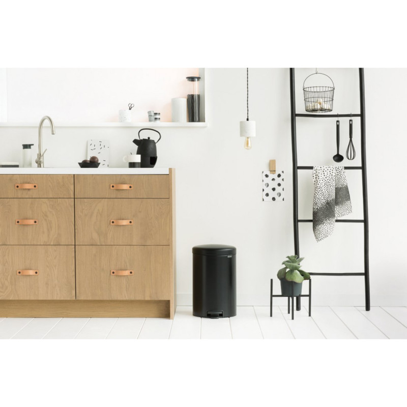 Бак для сміття з педаллю Brabantia Pedal Bin 20 л 114106