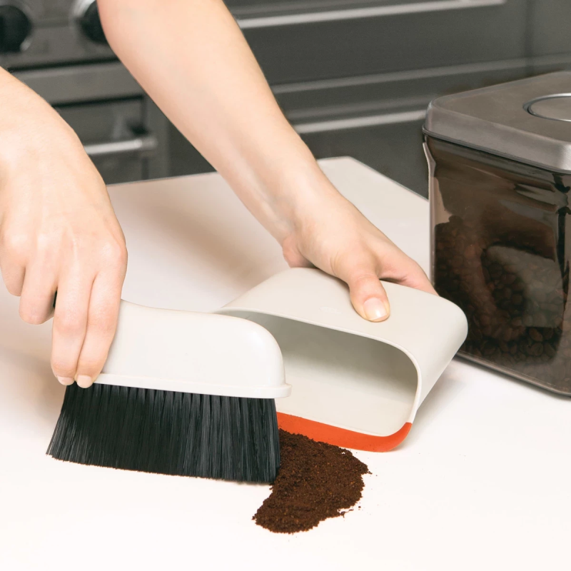 Набір щітка з контейнером OXO CLEANING, 4х19х14 см, білий, 2 предмети (1334280)