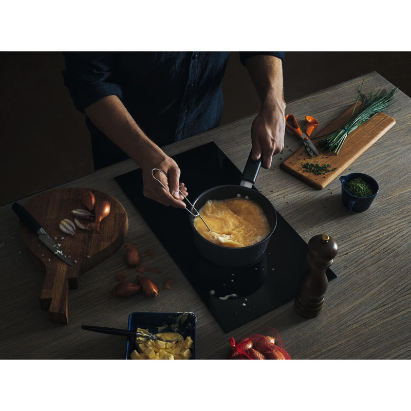 Стійник Fiskars Hard Face з кришкою 28 см 1052232