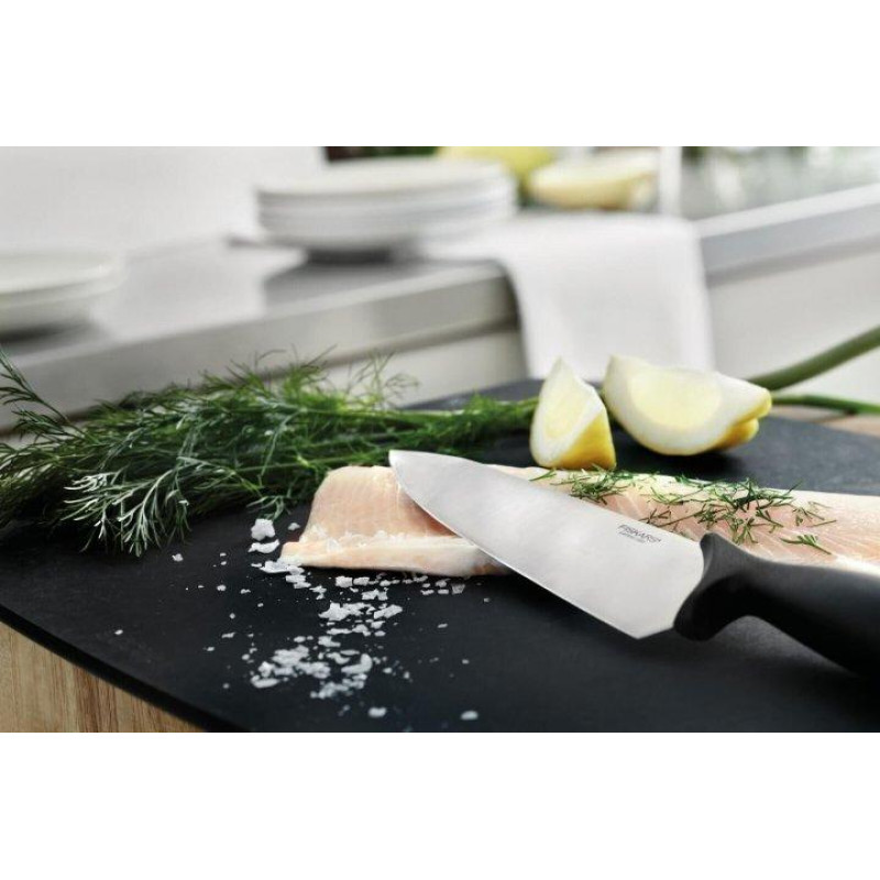 Кухонний ніж Fiskars Essential для овочів/фруктів 7.5 см, рукоять чорна поліпропілен (1023780)