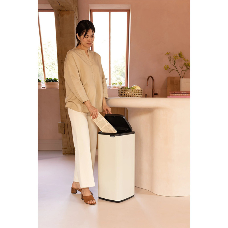 Бак для мусора Brabantia Touch Bin Soft Beige 30 л 238222