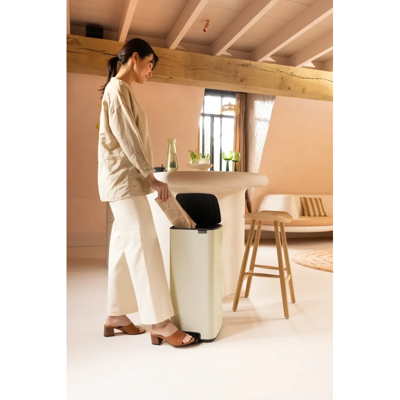 Бак для мусора с педалью Brabantia 30 л бежевый (238123)